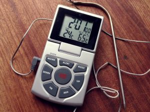 Edullisella pikkulaitteella pelastat monet uuniruoat kärähtämisiltä