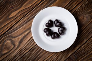 Näin valmistat itse raakasuklaata Delicious homemade healthy chocolate pralines