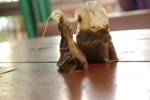 Älä heitä pois teepusseja – katso videolta nerokkaat käyttötavat (video/eng) tea bags