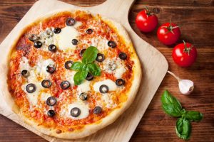 HS: Pitserian uskomaton arki: Itkeviä aikuisia, huorittelua, kiinnikäymistä pizza vegetarian