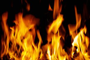 Näin käy grillaus suihkumoottori-grillillä – katso huikea video! fire flames grill barbeque campfire fire