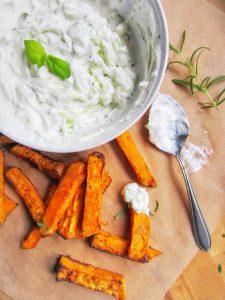 Sitruunaiset bataattitikut ja minttuinen tsatsiki Thumbnail for 52441