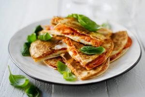 HERKKUSUU lidl – reseptit – kylmasavulohi-pesto-quesadillat