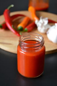 Kotitekoinen sriracha-kastike Thumbnail for 54787
