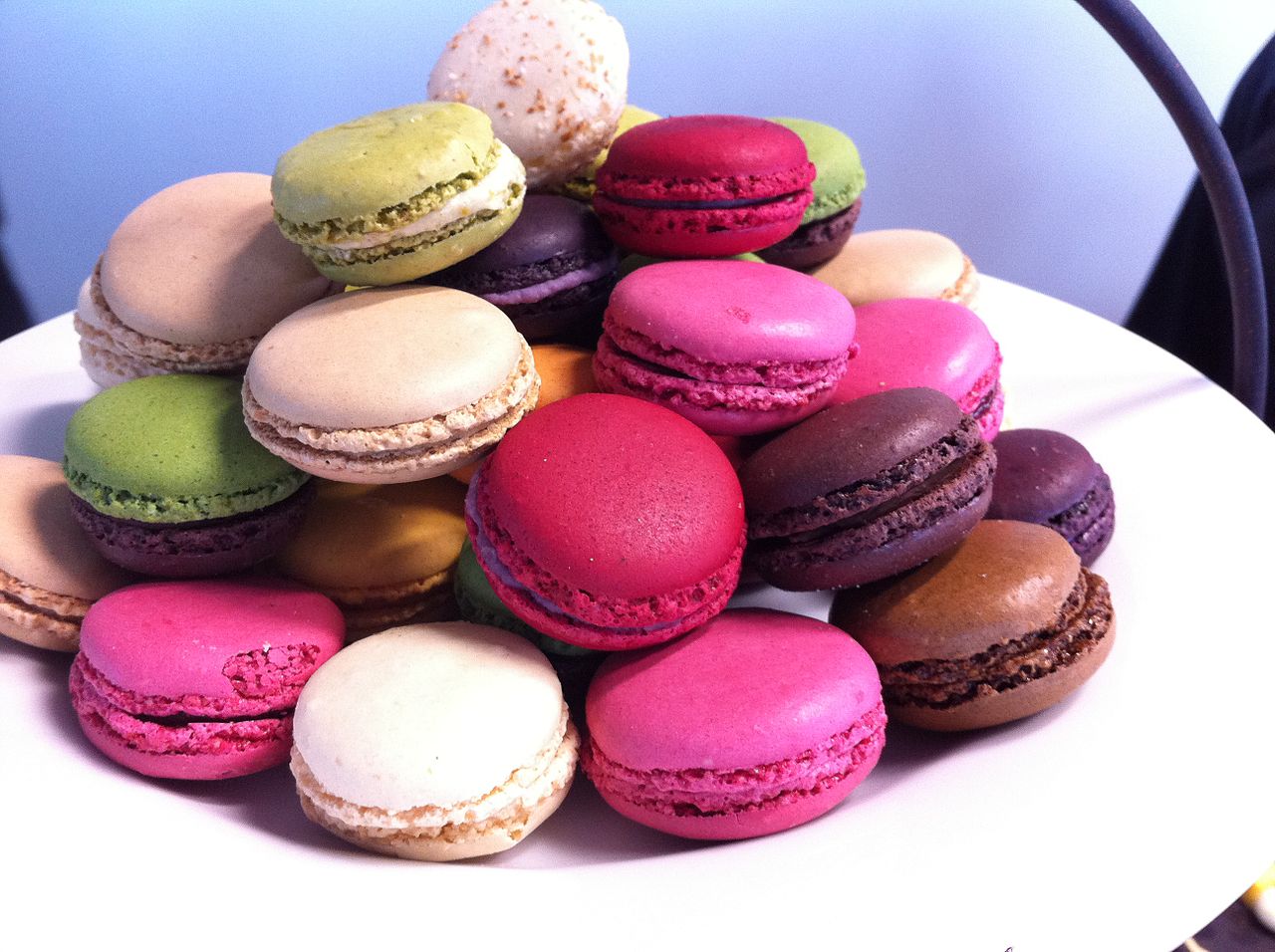 1280px-Macarons,_French_made_mini_cakes