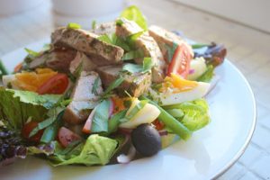 Kesäinen klassikkosalaatti salade nicoise Thumbnail for 81412