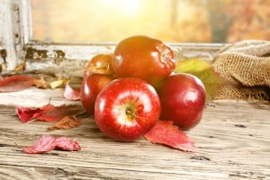 Tutkimus: Resveratroli ehkäisee painonnousua – näistä ruoista saat sitä apples red