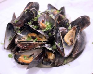 Terveiset pienestä pariisilaiskeittiöstä – Moules marinières Thumbnail for 87166