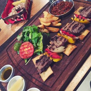 Reissuruokaa Turkissa, Italiassa, Turussa ja yläilmoissa. Thumbnail for 91780