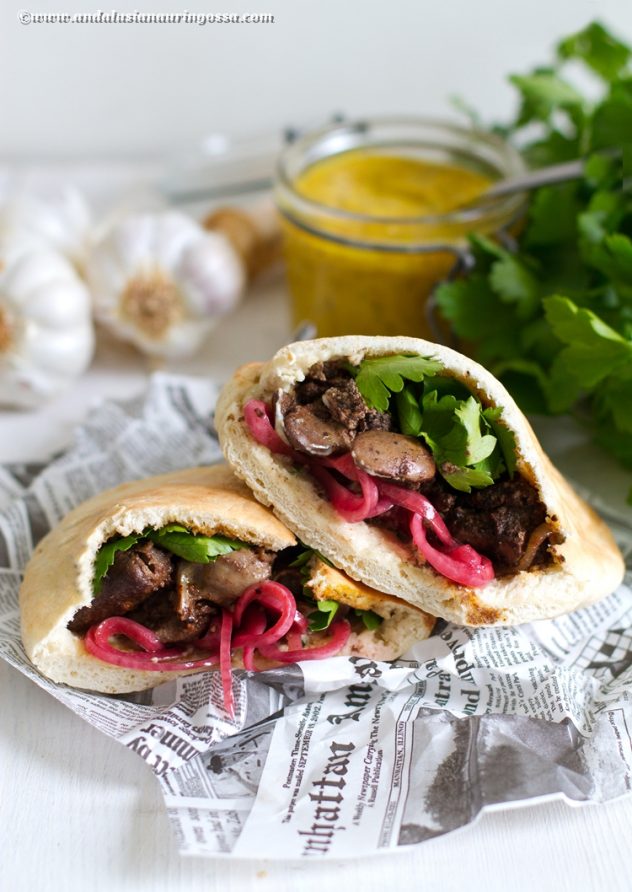 Jerusalem Mixed grill, jerusalemilainen katuruokaklassikko sisäelimiä