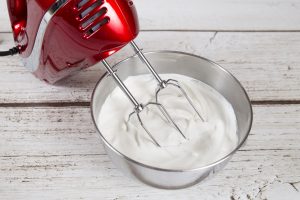 Electric hand mixer with whipped cream