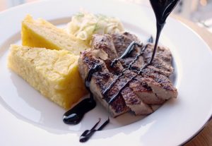 Iberico-possun secretoa, polentaa ja suolasta lakrisikastiketta Thumbnail for 103253