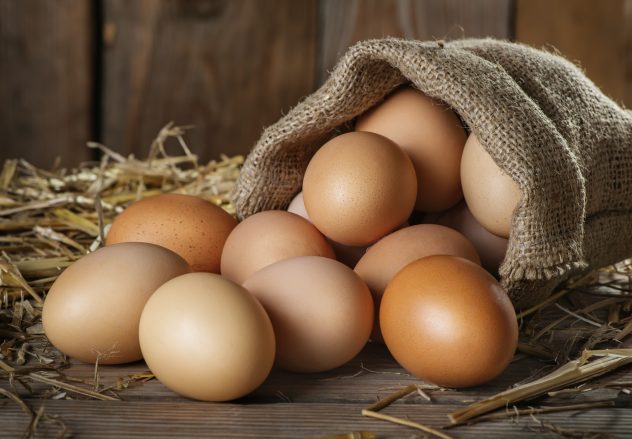 Raw organik farm eggs