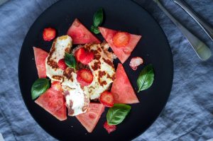 Halloumi-vesimelonisalaatti Thumbnail for 107410