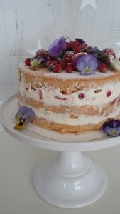 Mansikkainen naked cake Thumbnail for 107580