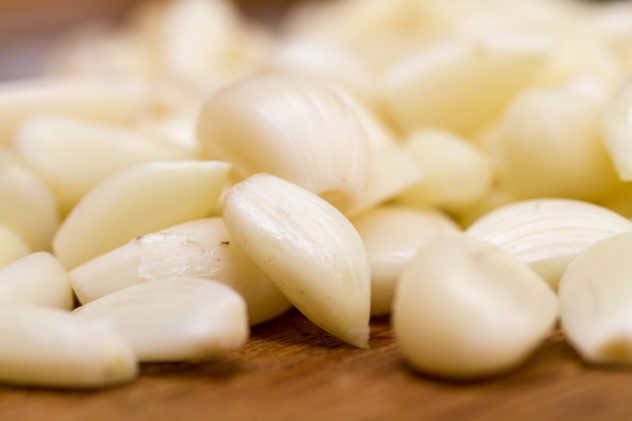 Garlic cloves peel peeled