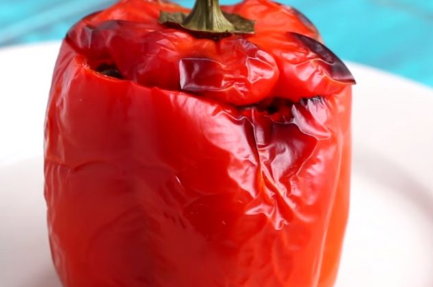 Täytetty paprika