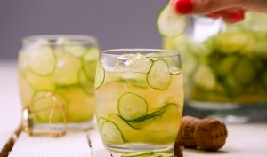 Kurkku-inkiväärisangria