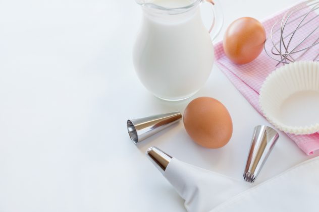 Utensils and ingredients for decoration of cake