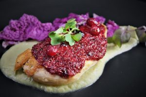 Karpaloinen broilerin fileepihvi ja paahdettu munakoisopyree Thumbnail for 115107