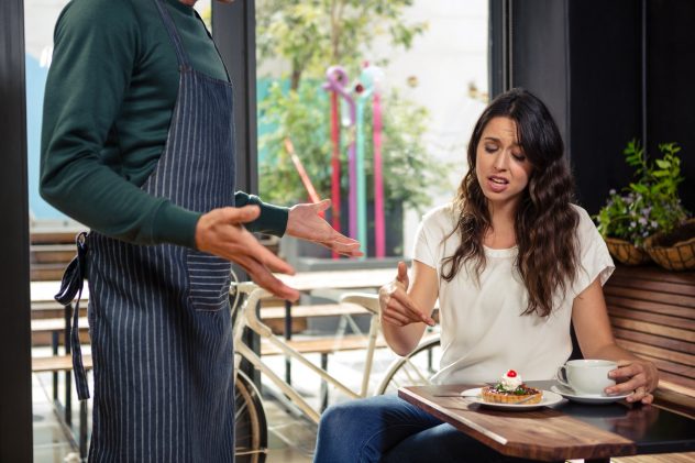 Disagreement between a waiter and a customer