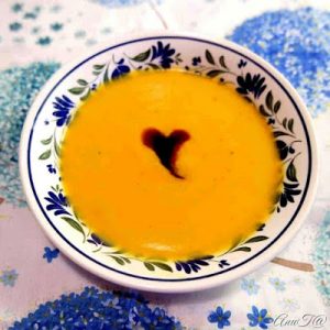 Täyteläinen juuressosekeitto Thumbnail for 123657