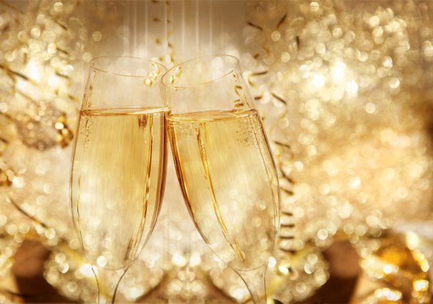 Silvester Sekt anstoen