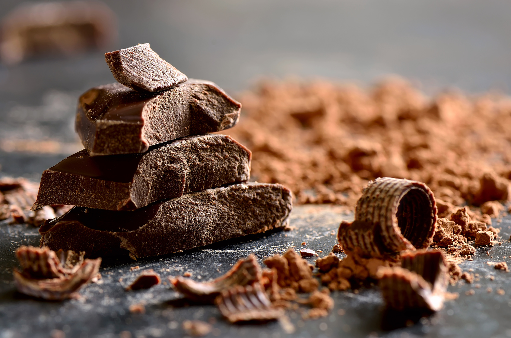 Dark chocolate stack, chips and powder