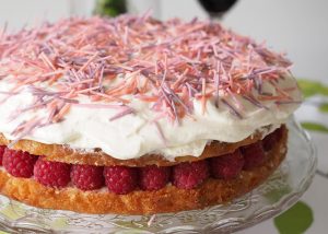 Raikkaan herkullinen Lemon Raspberry Cream Cake Thumbnail for 128639