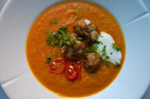 Mausteinen kurpitsakeitto + kalkkunapyörykät Thumbnail for 135193