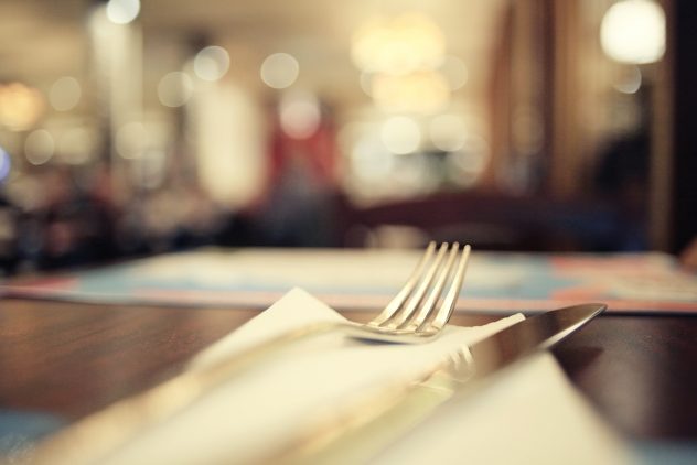 blurred background in restaurant