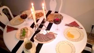 Hirvipaistia ja uunijuureksia Suomen satavuotisen itsenäisyyden kunniaksi Thumbnail for 135889