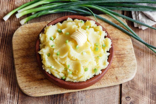 mashed potatoes with butter and green onions
