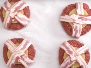 Kääri pekoni ananaksen ja jauhelihan ympärille – tätä parempaa hampurilaista ei saa ravintolasta Hampurilainen