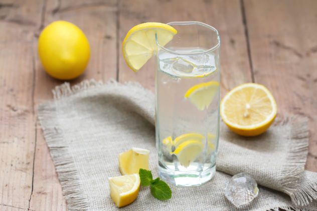 Cold Water with Lemon