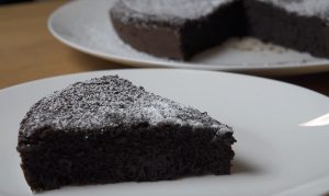 2 raaka-aineen mutakakku