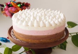 Hauska ja täyteläinen Trio-juustokakku vie ajatukset kesään Thumbnail for 150377