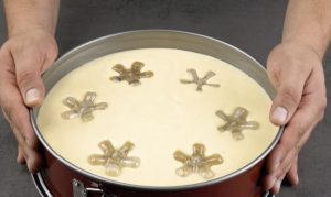 Upota muovipullot vanukkaaseen ja odota 3 tuntia – tässä hauska tapa yllättää vieraat anukas