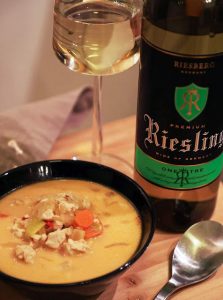 Lämmittävä Koskenlaskija kanakeitto + viinisuositus Thumbnail for 153991