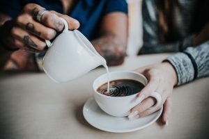 Kasvimaitoa vai lehmänmaitoa? – 5 syytä miksi vaihtaa jo tänään coffee-1867429_1920