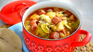 satokausi-makkarakeitto