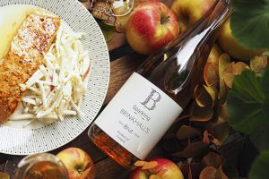 Omena-hunaja glaseerattua lohta ja upea suomalainen kuohuviini Rymättylän omenoista Thumbnail for 161214