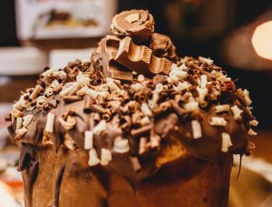 Voiko överimpää kakkua enää ollakaan? more-is-more-kakku