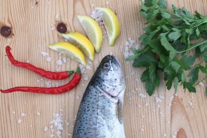 Peittele siika suolakuoreen – ”vähentää kosteuden haihtumista kalasta, jolloin lopputuloksesta tulee mehevämpi” food-3191413_1920