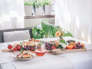 TAPASLAUTA JUHLAAN JA ARJEN IKIMUISTOISIIN HETKIIN Thumbnail for 176239