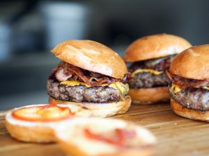 burgers-731298_1920