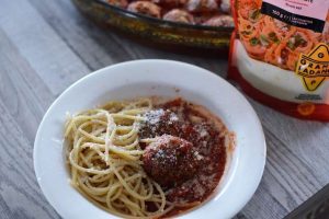 Italialaiset lihapullat tomaattikastikkeessa & spagetti Thumbnail for 171906