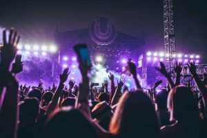 Näillä festivaaleilla ranneke kertoi promilletason – Tästä on kyse hanny-naibaho-aWXVxy8BSzc-unsplash