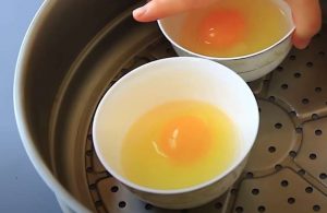 Kananmunat höyrykattilassa