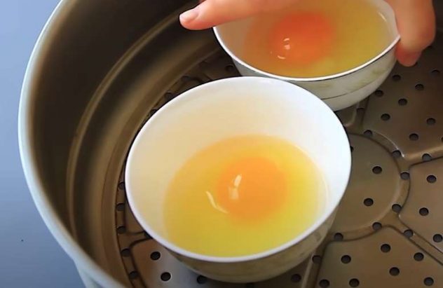 Kananmunat höyrykattilassa